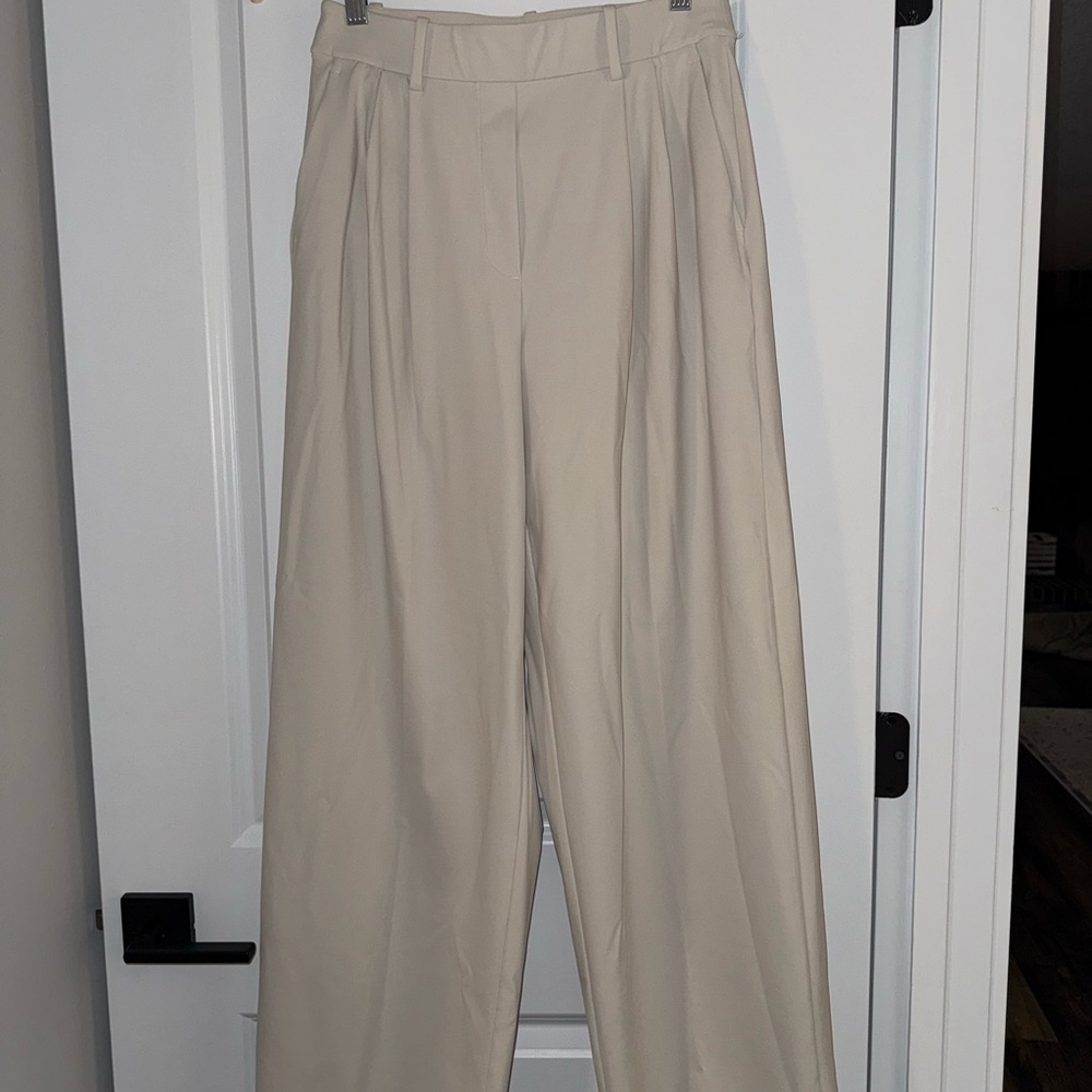 Daydrift High-Rise Wide-Leg Trouser
Regular